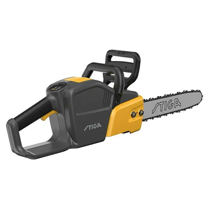 Stiga Akku-Kettensäge CS 700E (14") - 48 V, Ohne Akku, Schwertlänge: 35 cm - Abbildung einer STIGA Akku-Kettensäge, die für den Einsatz im Garten konzipiert ist. Sie ist kompakt und hat ein ergonomisches Design für leichte Handhabung.