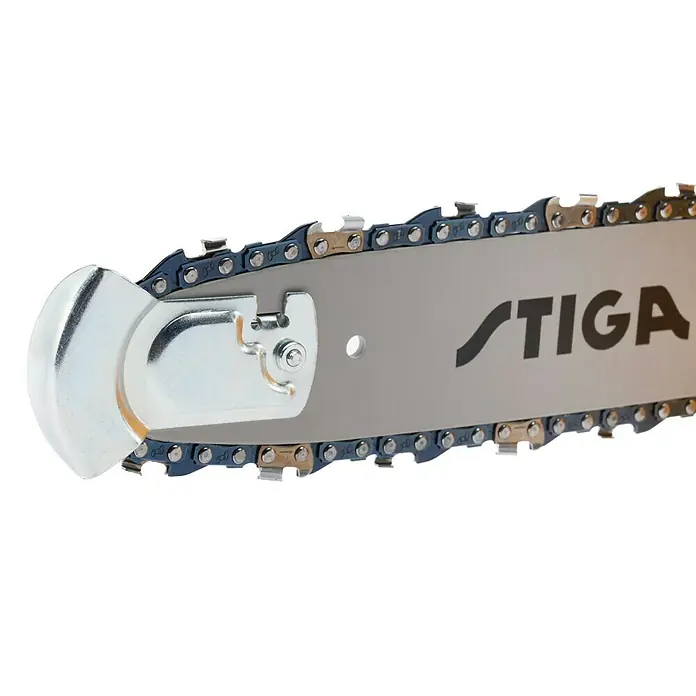 Stiga Akku-Kettensäge CS 100E - 20 V, 4 Ah, 1 Akku, Schwertlänge: 25 cm - Nahaufnahme einer STIGA Kettensäge mit Schwert und Kette, ideal für Baumpflege und Holzarbeiten.