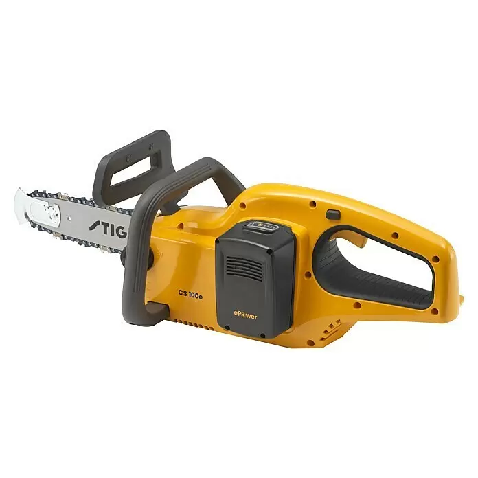 Stiga Akku-Kettensäge CS 100E - 20 V, 4 Ah, 1 Akku, Schwertlänge: 25 cm - Gelbe und schwarze Akku-Kettensäge mit ePower-Akku, mit silberner Führungsschiene und Kette.