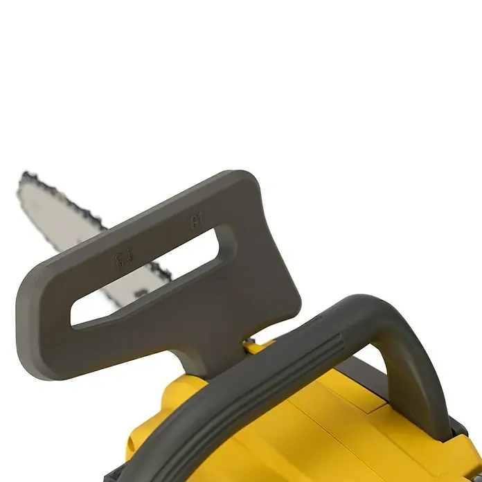 Stiga Akku-Kettensäge CS300E - 20 V, 4 Ah, Li-Ionen, 2 Akkus, Schwertlänge: 30 cm - Nahaufnahme einer gelben Kettensäge mit grauem Griff und scharfer Kette, ideal für Gartenarbeiten und Holzarbeiten.
