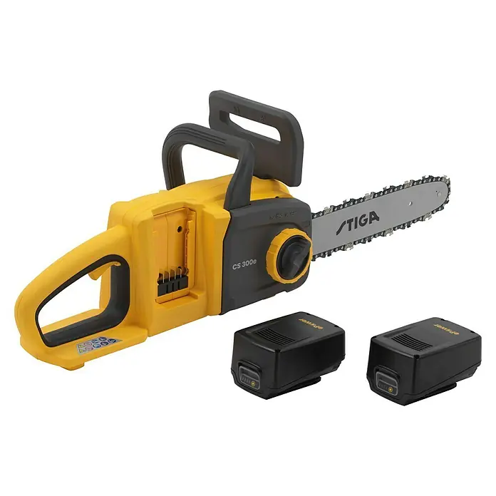 Stiga Akku-Kettensäge CS300E - 20 V, 4 Ah, Li-Ionen, 2 Akkus, Schwertlänge: 30 cm - Akku-Kettensäge CS 300e von STIGA mit zwei Akkus für den flexiblen Einsatz im Garten. Praktisch und leistungsstark.