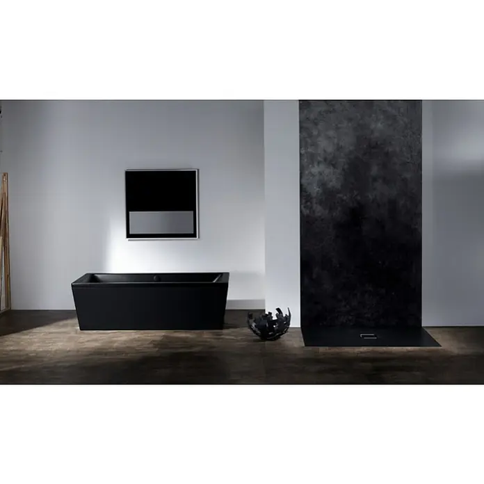 Kaldewei Badewanne Conoduo - 180 x 80 cm, Stahl-Email, Schwarz - Elegantes Badezimmer mit einer freistehenden schwarzen Badewanne und einer dunklen Duschkabine, die ein modernes Ambiente schaffen.