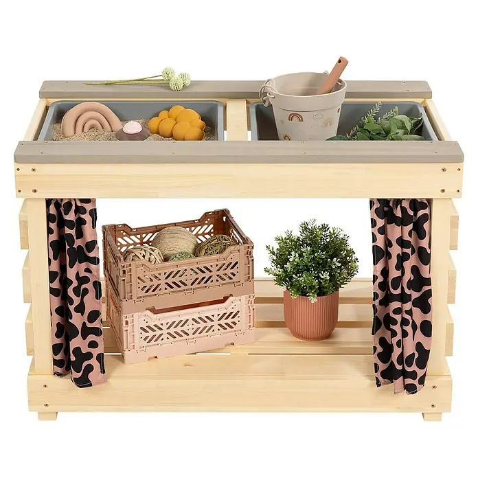 Muddy Buddy Kindertisch zum Matschen Little Leo - L x B x H: 80 x 40 x 55 cm, Holz, Natur/ Puderrosa - Ein vielseitiger Kinderspieltisch aus Holz mit zwei Becken und Ablageflächen für Spielzeug und Accessoires. Perfekt für kreative Rollenspiele.