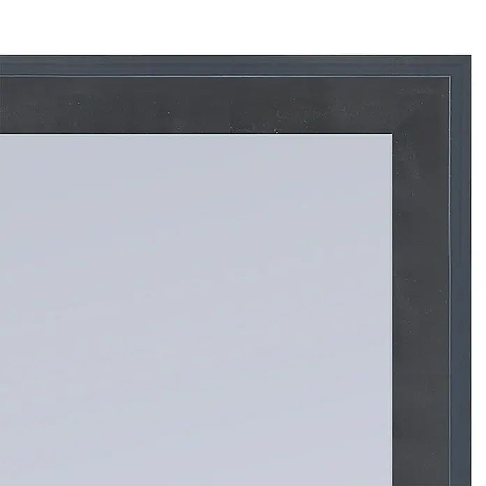 Espejo de pared Pirámide - 44 x 134 cm, Negro - Primer plano de un elegante marco de fotos gris pizarra, que muestra su diseño moderno y artesanía de calidad.