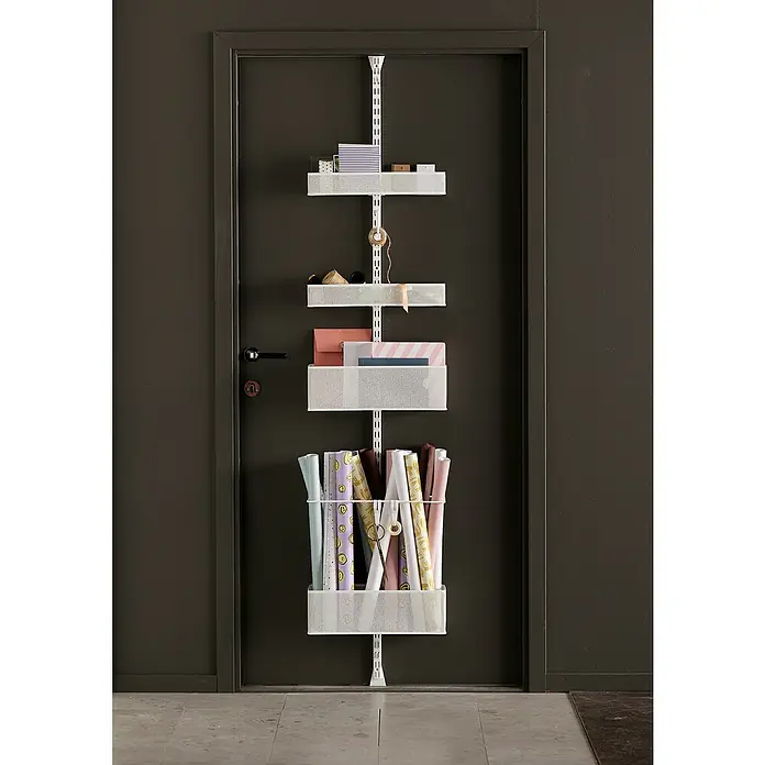Elfa Classic by Elfa Türhaken - Weiß - Vielseitiger, weißer Tür-Organizer mit Ablagen für Geschenkpapier, Scheren und Bastelmaterialien zur platzsparenden Aufbewahrung.
