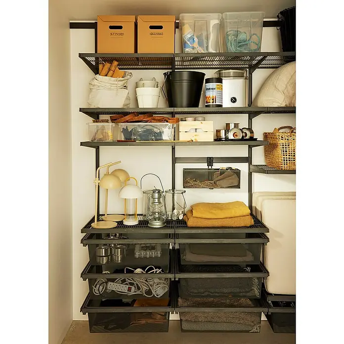 Elfa Garage+/Décor+ by Elfa Hängeschiene - Länge: 102 cm, Mattes grau, Passend für: Regalsystem Garage+/Décor+ by Elfa - Vielseitiges Regalsystem mit Drahtkörben, Ablagen und Aufbewahrungsboxen, ideal für die Organisation von Gegenständen im ganzen Haus.