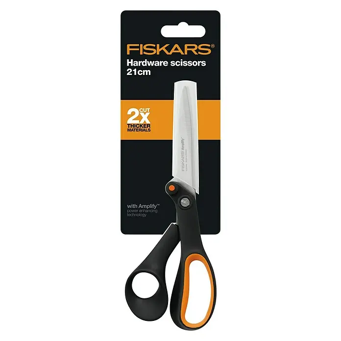 Fiskars Schere - Länge: 21 cm - Schwarze Fiskars Hardware-Schere (21 cm) mit orangefarbenen Akzenten, verpackt und bereit zum Schneiden.