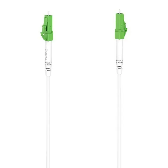 Hama Glasfaser-Netzwerkkabel - 3 m, Weiß, Bis zu 10 Gbit/s - Nahaufnahme eines weißen Hama Glasfaserkabels mit grünen Anschlüssen an beiden Enden.
