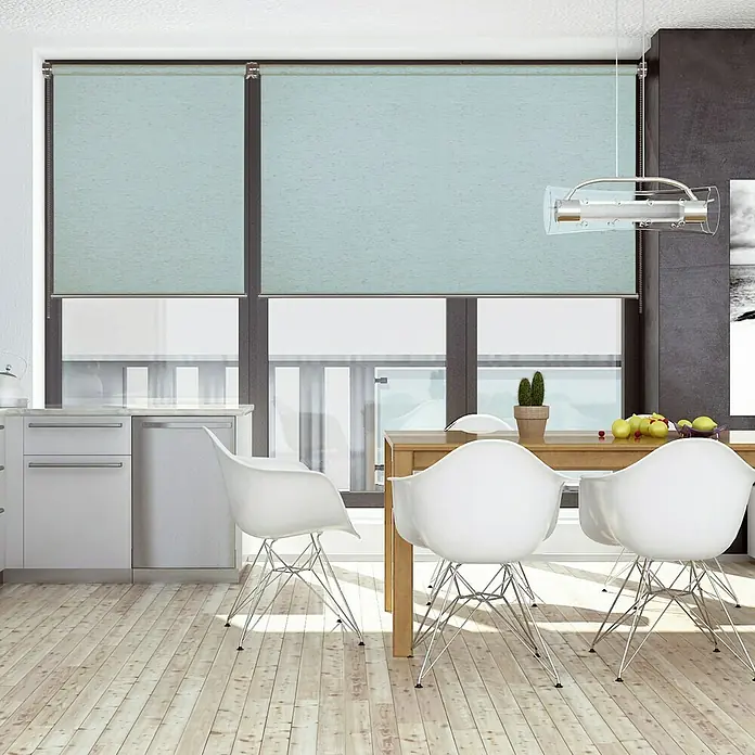 Estor enrollable Roll-up Scandi - An x Al: 80 x 180 cm, Aguamarina, Unicolor - Una habitación elegante con modernos estores enrollables en las ventanas, que brindan privacidad y control de la luz a la vez que complementan la estética general.