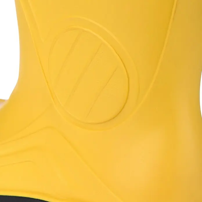 Sicherheitsstiefel - Schuhgröße: 43, S5 - Nahaufnahme eines gelben Gummistiefels, der die Detailgenauigkeit und das einzigartige Design der Stiefelform zeigt.