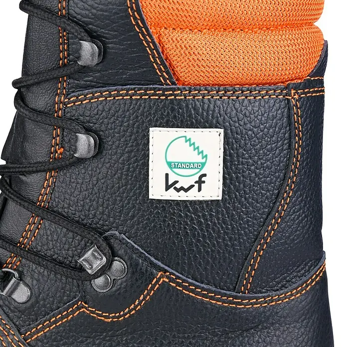 Stabilus Sicherheitsstiefel - 46, Orange/Schwarz - Nahaufnahme eines schwarzen Sicherheitsstiefels mit orangefarbenem Kragen und KWF Standard-Logo.