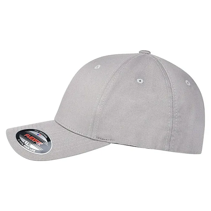 Flexfit Baseballkappe - Grau, XS - Hier ist eine Nahaufnahme einer Flexfit-Kappe in hellgrauer Farbe, die sich ideal für Sport und Freizeit eignet.