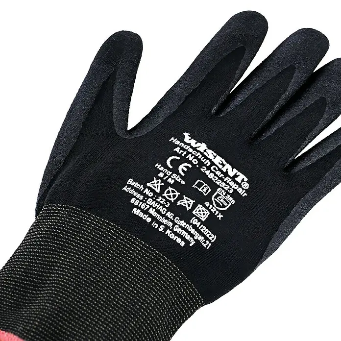 Wisent Arbeitshandschuhe Car-Repair - 10 - Nahaufnahme eines schwarzen Wisent Car-Repair Handschuhs, ideal für Autoreparaturen und andere Arbeiten, die Schutz erfordern.