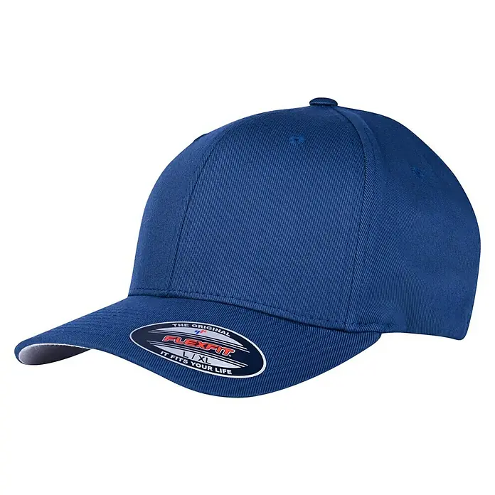 Flexfit Baseballkappe - Navy, S/M - Hier ist eine blaue Flexfit Cap der Größe L/XL. Das Logo ist am Visier zu sehen. Die Cap ist schlicht und aus hochwertigem Material gefertigt.