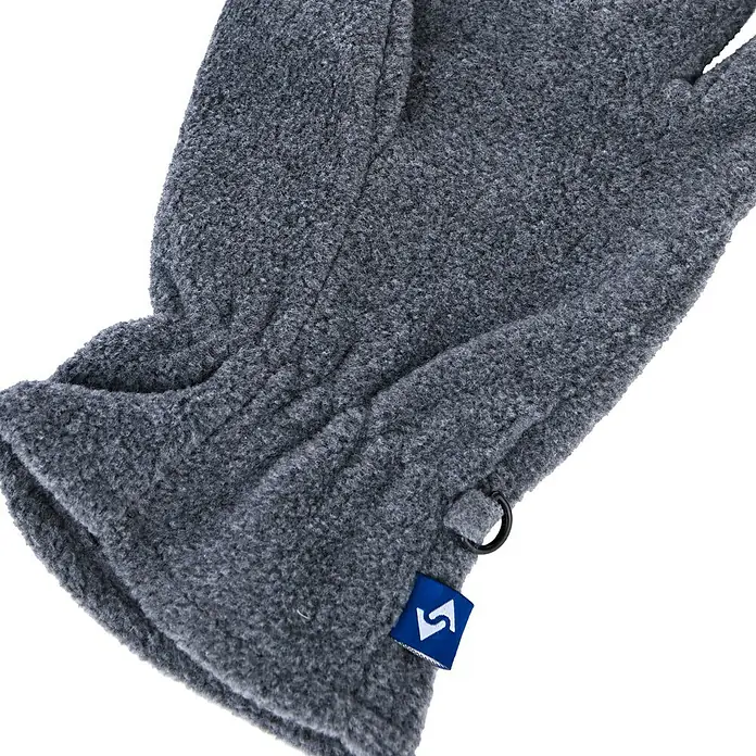 Winterhandschuhe Basic - XL, Grau - Detailaufnahme eines grauen Fäustlingshandschuhs aus Fleece mit einem blauen Etikett und einer kleinen Schlaufe.