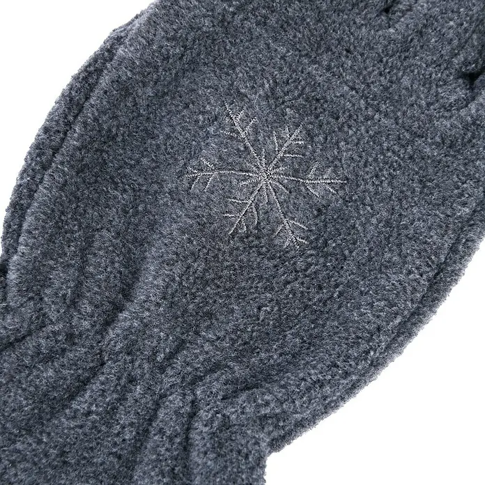 Winterhandschuhe Basic - XL, Grau - Detailaufnahme eines grauen Fleecehandschuhs mit Schneeflockenmuster, ideal für kalte Wintertage.