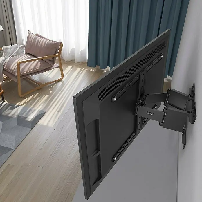 Hama TV-Wandhalterung schwenkbar Ultraslim - Passend für: Bildschirmdiagonale 37 - 90″, 94 - 228,6 cm, Belastbarkeit: 50 kg, Wandabstand: 2,3 cm - 27,8 cm - Nahaufnahme einer an der Wand montierten Hama TV-Halterung, die Stabilität und Flexibilität für ein optimales Seherlebnis bietet.