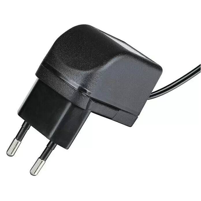 Hama Zimmerantenne Radio, aktiv - DAB+, DAB, UKW, Kabellänge: 1,5 m, Koax - Schwarzes Netzteil mit zwei Euro-Pins und angeschlossenem Kabel.