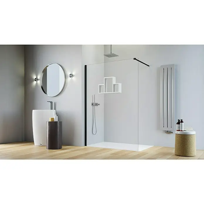 Camargue Vario Duschwand B13P-REG1-01WB x H: 120 x 191,5 cm, Beschichtet, Schwarz/Weiß - Ein modernes Badezimmer mit einer begehbaren Dusche, einem runden Spiegel und einem stilvollen Waschtisch mit Ablage für Seife und Lotion.