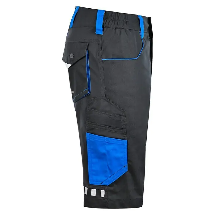 Puma Workwear Arbeitshose Champ - Konfektionsgröße: 60, Carbon/Blau, Gartenbauarbeiten - Detailaufnahme einer schwarzen Arbeitsshorts mit blauen Akzenten, ideal für Handwerker und Bauarbeiter. Robuste Ausführung mit praktischen Taschen.