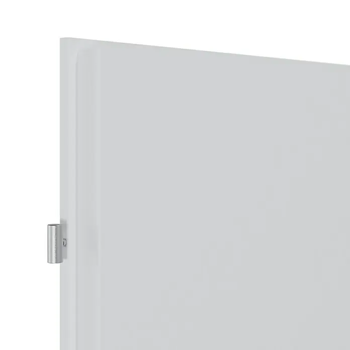 Invado Zimmertür ND1 ohne Schlüssellochbohrung - 985 x 1.985 mm, DIN Anschlag: Rechts, Verkehrsweiß matt, Röhrenspan - Nahaufnahme einer weißen Schranktür mit einem silbernen Scharnier. Elegantes und funktionales Design.