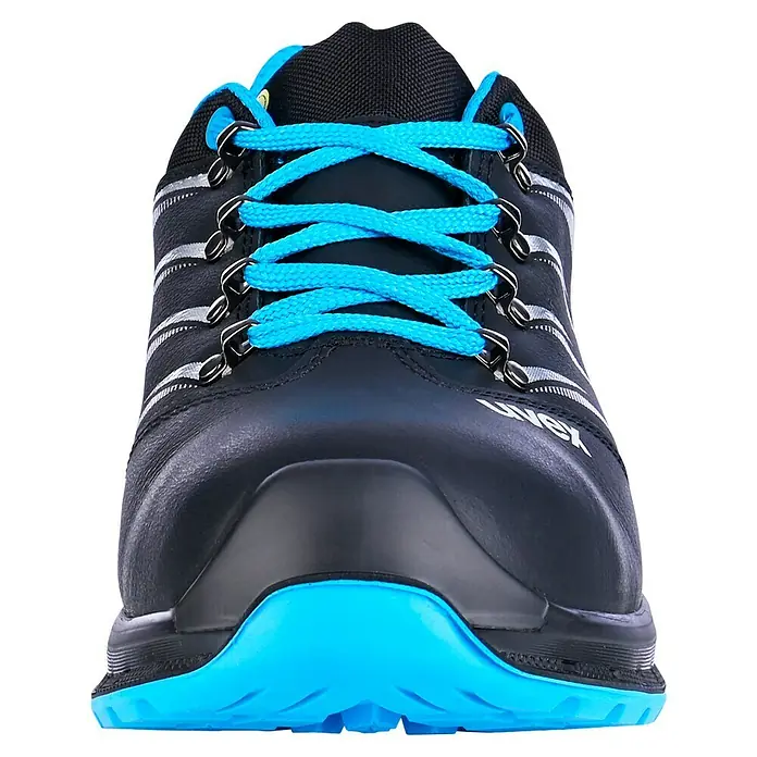 Uvex 2 Trend Sicherheitshalbschuh S3 - 46, Schutzklasse nach EN ISO 20345: S3, Schwarz/Blau - Nahaufnahme eines schwarzen Uvex-Sicherheitsschuhs mit blauen Schnürsenkeln und Sohle, der Schutz und Stil vereint.