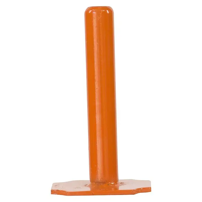 Altrad Soporte básico GS80013 - Largo: 12 cm - Primer plano de un colocador de postes anaranjado con una base resistente y un eje cilíndrico diseñado para clavar postes de manera eficiente.