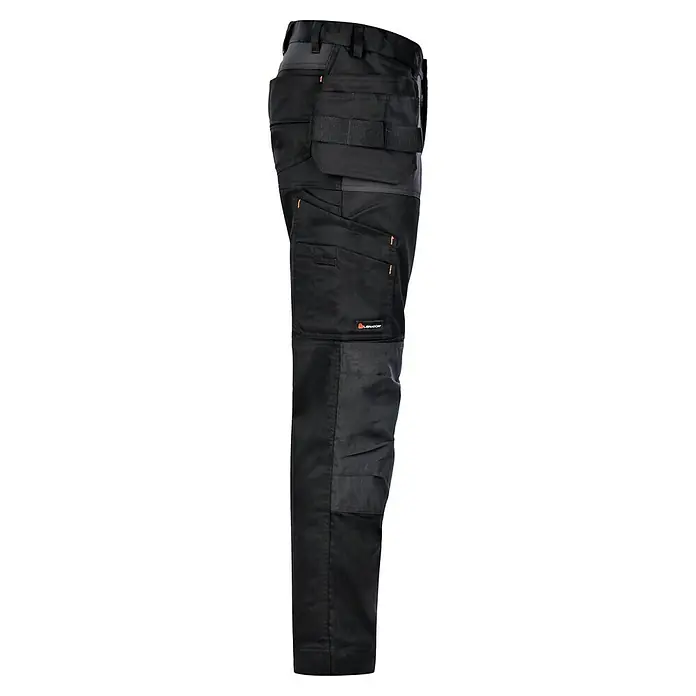 L.Brador Arbeitshose 1090PB - 50, Schwarz - Schwarze Arbeitshose mit mehreren Taschen und Verstärkungen für den professionellen Einsatz. Optimaler Schutz und Funktionalität für Handwerker.