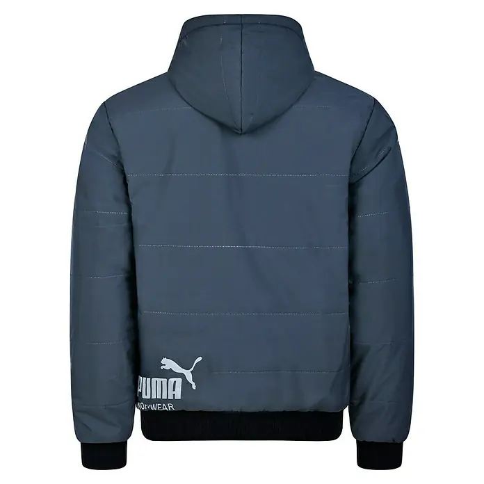 Puma Workwear Winterjacke Champ - Stahlgrau, Carbon, S - Rückansicht der grauen PUMA-Jacke mit Kapuze und dem PUMA-Logo unten links. Ideal für Sport und Freizeit.