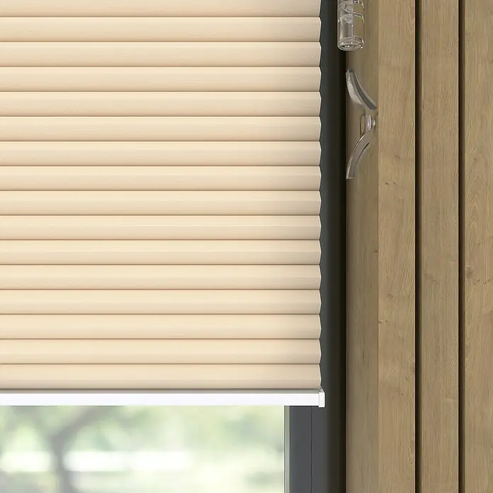 Wabenplissee Tageslicht - B x H: 60 x 175 cm, Taupe - Nahaufnahme einer beigen, horizontalen Plissee-Fensterabdeckung. Ideal für die Lichtsteuerung und Privatsphäre im Raum.