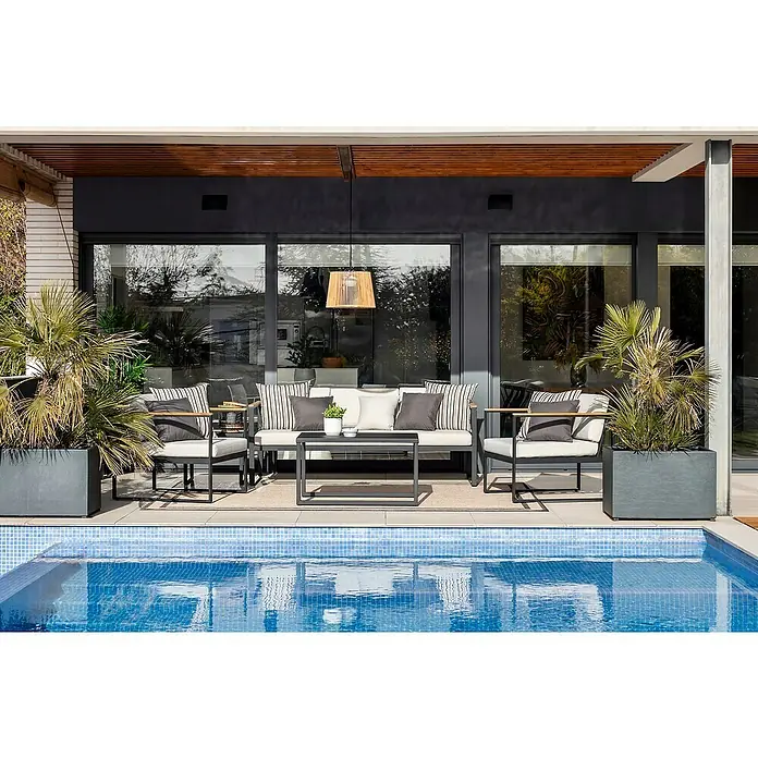 SENSUM Conjunto de muebles Inari - 5 pzs., Aluminio, Negro - Un elegante conjunto de patio con marcos grises y cojines claros está situado junto a la piscina, invitando a la relajación al aire libre.