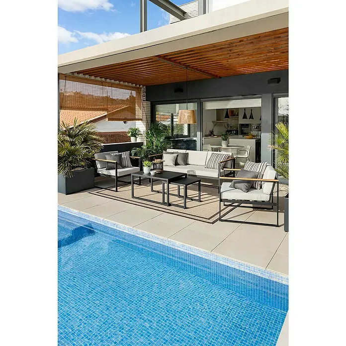 SENSUM Conjunto de muebles Inari - 5 pzs., Aluminio, Negro - Un espacio al aire libre con muebles de patio elegantes, un sofá cómodo y sillones, perfecto para relajarse junto a la piscina.