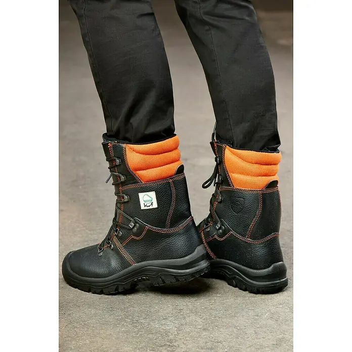 Stabilus Sicherheitsstiefel - 46, Orange/Schwarz - Hochwertige schwarze KWF-Arbeitsschuhe mit orangefarbenem Kragen, ideal für den professionellen Einsatz. Robuste Verarbeitung für optimalen Schutz.