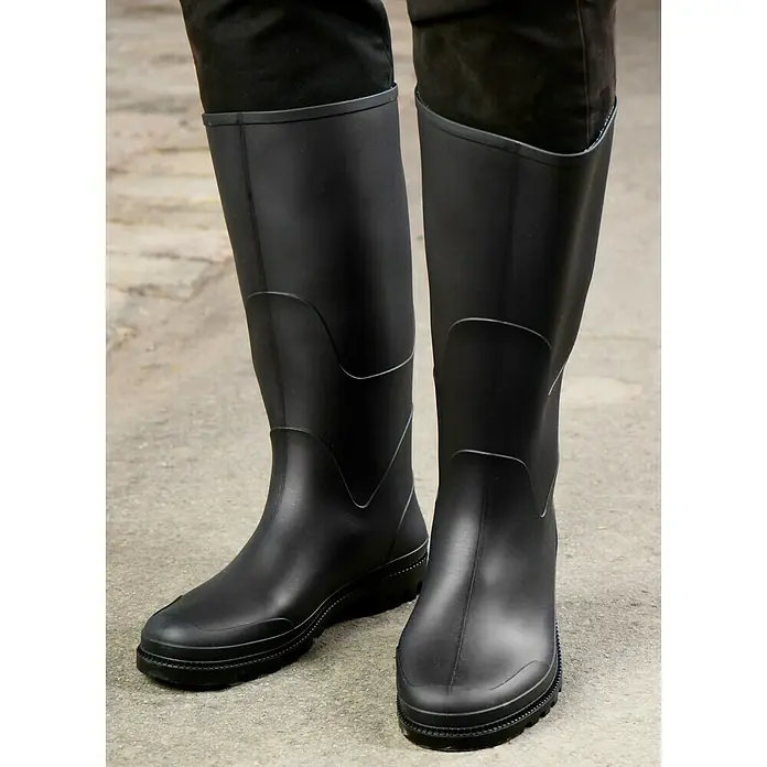 Sicherheitsstiefel - Schuhgröße: 41, Kniehoch - Nahaufnahme von schwarzen Gummistiefeln für Damen, die robust und wasserdicht sind, ideal für Gartenarbeit und Outdoor-Aktivitäten.