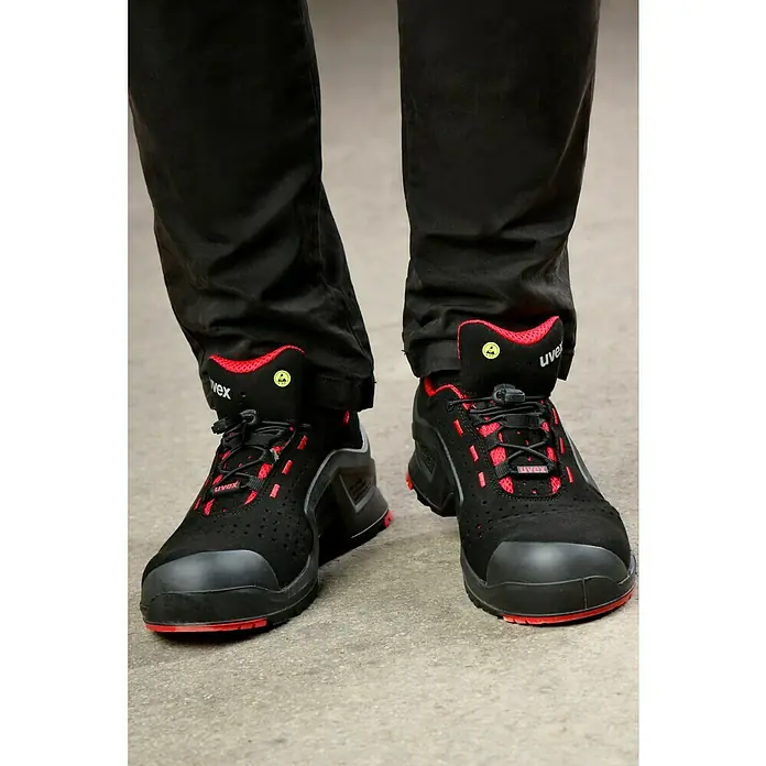 Uvex Sicherheitshalbschuh 1 - 44, Schutzklasse nach EN ISO 20345: S1P, Schwarz/Rot - Uvex-Sicherheitsschuhe in Schwarz und Rot, ideal für Schutz und Komfort am Arbeitsplatz.