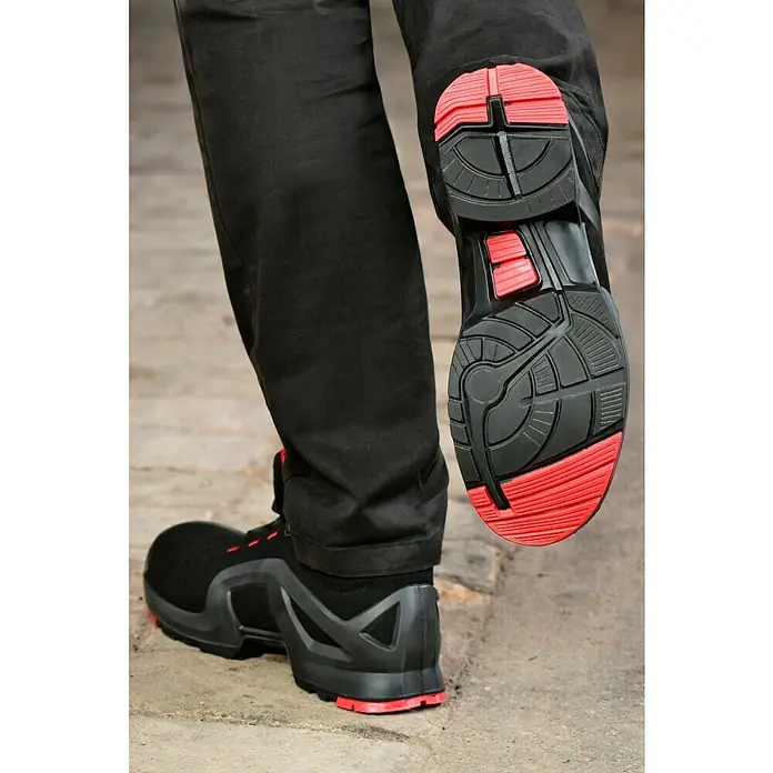 Uvex Sicherheitshalbschuh 1 - 42, Schutzklasse nach EN ISO 20345: S1P, Schwarz/Rot - Schwarze Arbeitsschuhe mit roter Sohle, die für Sicherheit und Komfort bei der Arbeit sorgen. Ideal für Handwerker und Bauarbeiter.