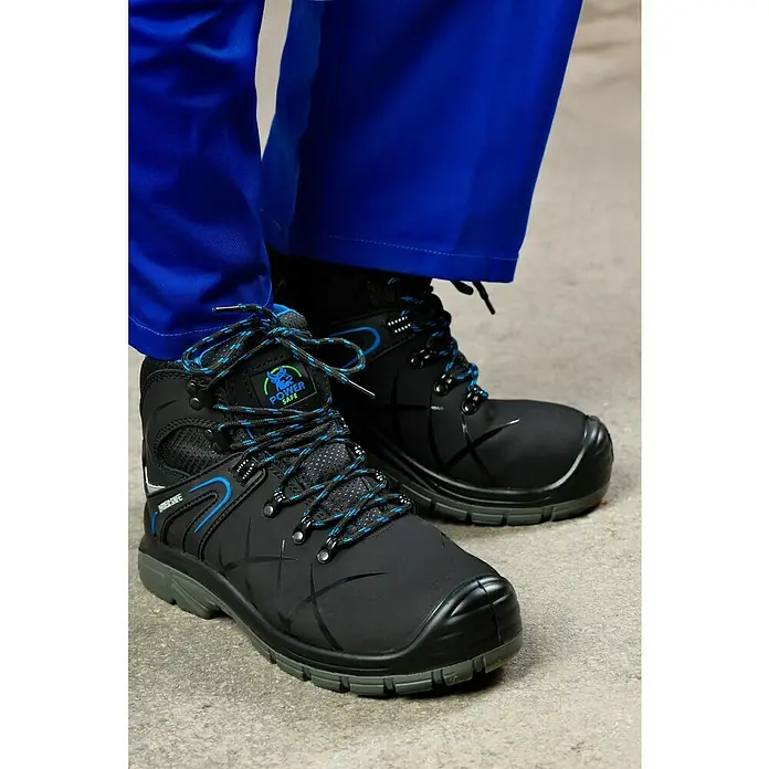 Power Safe Sicherheitshalbschuh Tom - Schuhgröße: 46, S3 - Nahaufnahme von Powersafe Sicherheitsstiefeln, ideal für den Arbeitsschutz. Robuste Bauweise für sicheren Halt und Komfort bei der Arbeit.