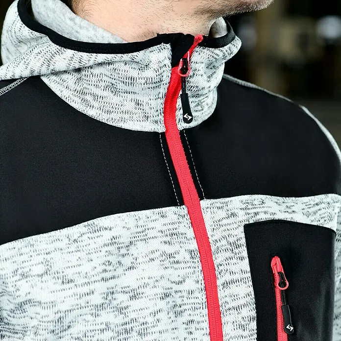 HD Concept Strickjacke Professional - Grau/Schwarz, XL - Nahaufnahme einer grau-schwarzen Kapuzenjacke mit rotem Reißverschluss, die einen modernen und sportlichen Stil bietet.
