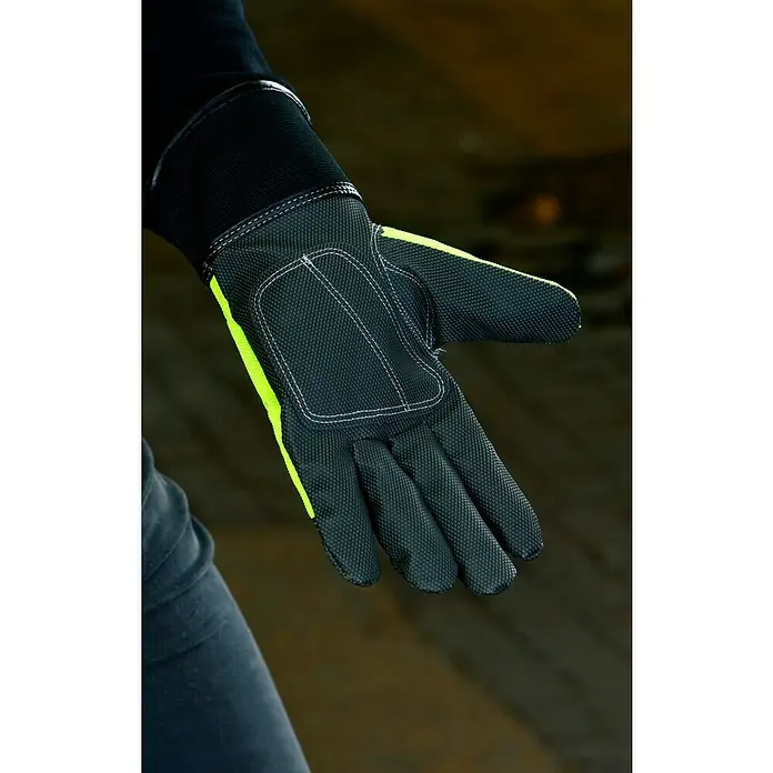 Guide Arbeitshandschuhe 5148W - 9 - Nahaufnahme eines Arbeitshandschuhs in Schwarz und Neon-Gelb, der Schutz und Sichtbarkeit bei der Arbeit bietet.