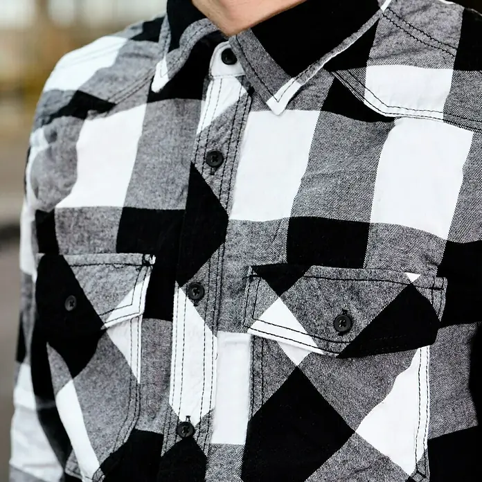 Brandit Flanellhemd - Schwarz/Weiß, XXXL - Kariertes Hemd in Schwarz-Weiß mit aufgesetzten Brusttaschen und Knopfleiste. Klassisches Design für einen lässigen Look.