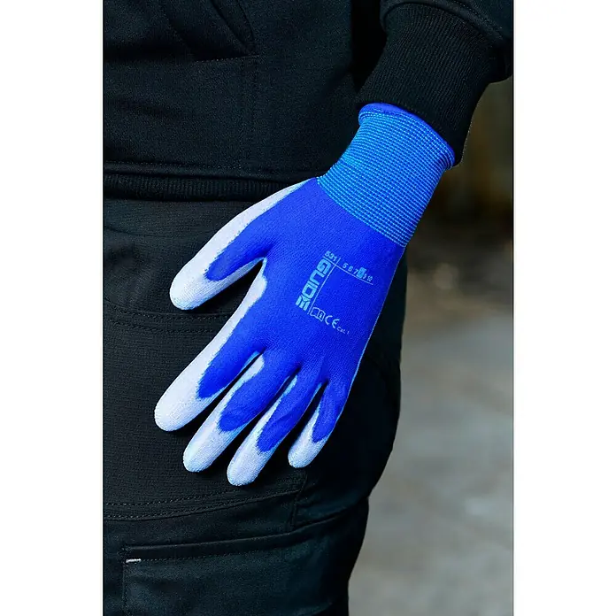 Guide Gartenhandschuhe 5317, Blau - Eine Nahaufnahme eines blauen GUIDE Arbeitshandschuhs, der Schutz und Komfort bei der Arbeit bietet.