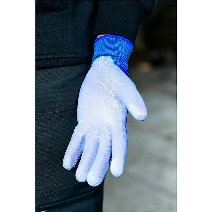 Guide Gartenhandschuhe 5317, Blau - Nahaufnahme eines Arbeitshandschuhs mit blauer Manschette, der zusätzlichen Schutz und Griffigkeit bei der Arbeit bietet.