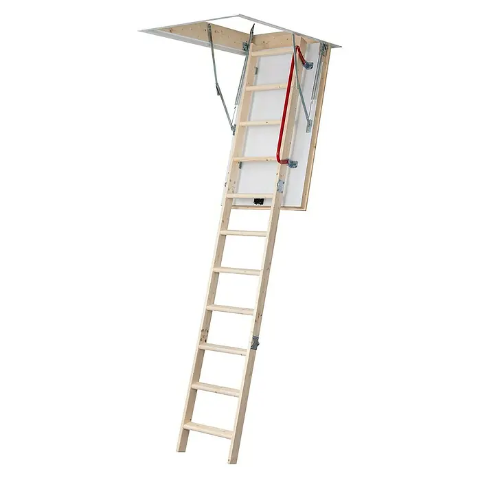 Dolle Bodentreppe Isotrend - 112 x 70 cm, Wärmedämmung: 0,77 W/(m²K) - Eine ausklappbare Dachbodentreppe aus Holz mit weißer Luke ist vor einem schwarzen Hintergrund zu sehen. Die Treppe ist aus hellem Holz gefertigt.