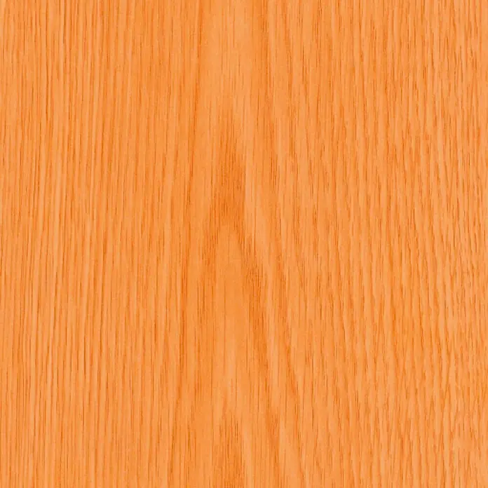 Maderas Daganzo Tablero de melamina al corte - Roble, 244 cm x 122 cm x 16 mm - Primer plano de una superficie de madera marrón claro con vetas verticales finas. Ideal para muebles y diseño de interiores.