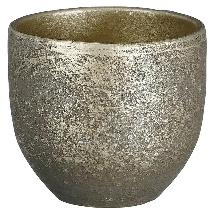 Mica Decorations Cubremaceta redondo Carrie - Dimensiones externas (Ø x Al): 14 x 12 cm, Negro rústico, Materiales naturales - Primer plano de una maceta texturizada de color dorado, ideal para plantas de interior o como elemento decorativo.