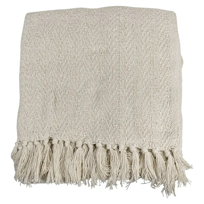 Decke Kent - Off White, 170 x 130 cm, 100 % Baumwolle - Elegante, cremefarbene Tagesdecke mit Fransen. Die Decke hat eine feine Webstruktur und verleiht jedem Raum eine gemütliche Atmosphäre.