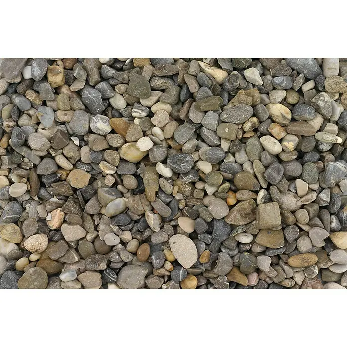 Min2C Drainageschotter - Körnung: 16 mm - 32 mm, 25 kg - Nahaufnahme einer Vielzahl von Flusskieselsteinen in verschiedenen Grau-, Braun- und Beigetönen, die eine natürliche Textur erzeugen.