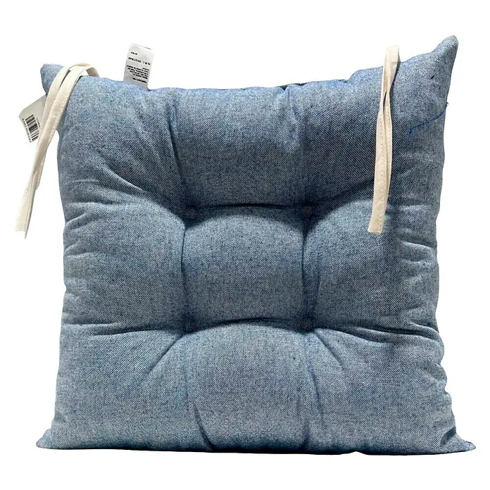 Cojín para silla Versalles - Textil, Azul - Cojín cuadrado de asiento azul claro con botones y lazos blancos, perfecto para sillas y bancos.