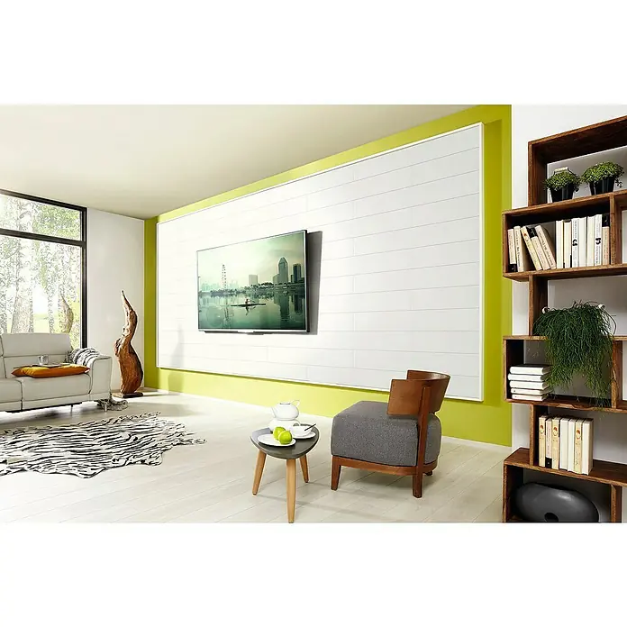 LOGOCLIC Decoration Paneel Weiß Hochglanz - 2.600 x 202 x 10 mm - Elegantes Wohnzimmer mit einem modernen Fernsehgerät an einer stilvollen, weißen Wand. Das TV-Gerät ist ein echter Blickfang im Raumdesign.