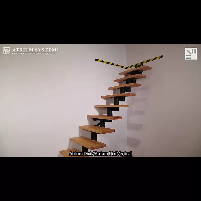 Atrium Mittelholmtreppe Dixi Vertical - Farbton Metall: RAL 9005, Breite: 80 cm, Buche, Gerade, Geschosshöhe: 222 cm - 300 cm - Monta schodw ATRIUM Dixi / Installation of ATRIUM Dixi Stairs / Montage der ATRIUM Dixi Treppe